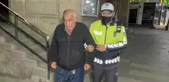 Aksaray: İş umuduyla geldiği Aksaray'da sokakta kalan yaşlı adama polis yardım eli uzattı Aksaray: İş umuduyla geldiği Aksaray'da sokakta kalan yaşlı adama polis yardım eli uzattı