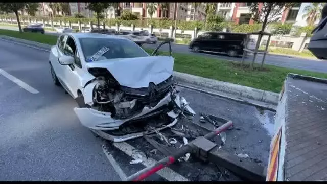 Son dakika haberi... İSTANBUL- Bakırköy'deki zincirleme trafik kazasında 4 kişi yaralandı