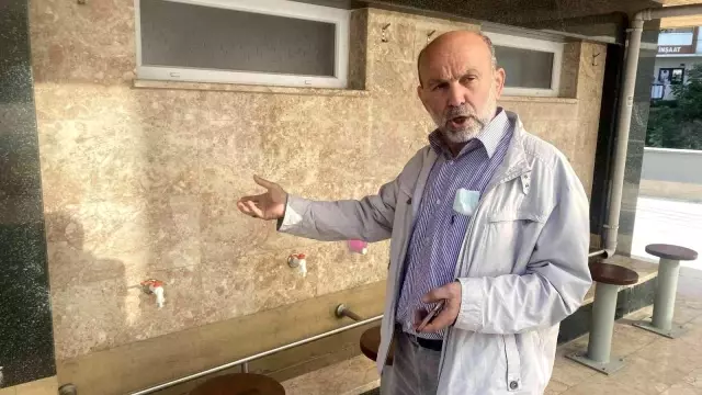 Son dakika: Kağıthane'de abdest alacakmış gibi yapıp muslukları çalan hırsızlar kamerada