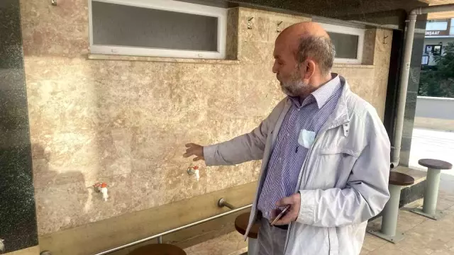 Son dakika: Kağıthane'de abdest alacakmış gibi yapıp muslukları çalan hırsızlar kamerada