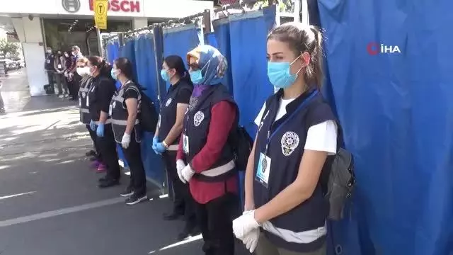 Kadın polisler, kadınlar için yapılan mitingde kuş uçurtmadılar