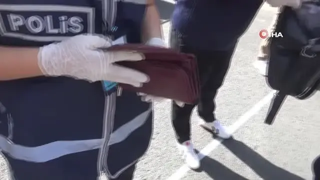 Kadın polisler, kadınlar için yapılan mitingde kuş uçurtmadılar