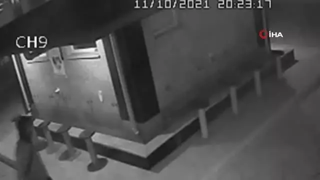 Son dakika: Kağıthane'de abdest alacakmış gibi yapıp muslukları çalan hırsızlar kamerada