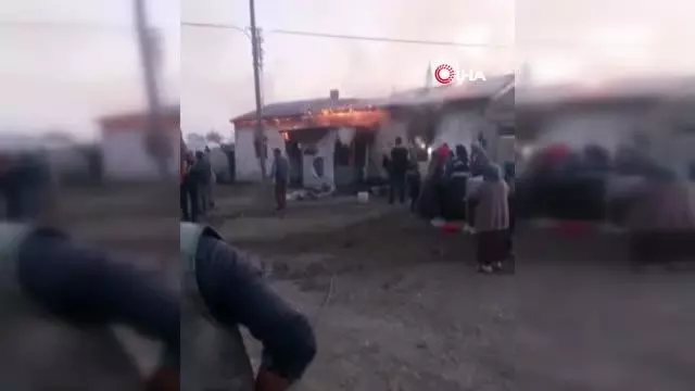 Kars'ta ev yangını...Karı-koca dumandan zehirlendi