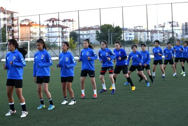 Kayseri Gençlerbirliği, Turkcell Kadın Futbol Ligi'ne iddialı hazırlanıyor