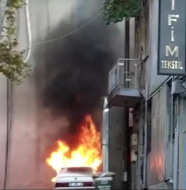 LPG'li araç alev alev yandı, vatandaşlar film izler gibi seyretti