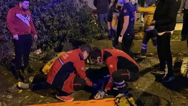 MALTEPE'DE REFÜJE ÇARPAN ARAÇ, TAKLALAR ATARAK KARŞI ŞERİDE GEÇTİ: 4 YARALI
