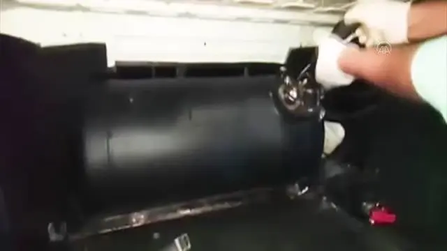 Otomobilin LPG tankına gizlenmiş 14,5 kilogram esrar ele geçirildi