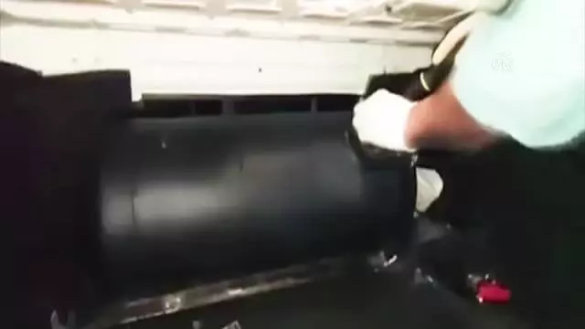 Otomobilin LPG tankına gizlenmiş 14,5 kilogram esrar ele geçirildi