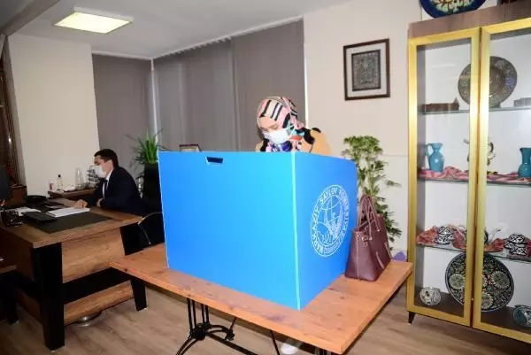 ÖZBEKİSTAN CUMHURBAŞKANLIĞI SEÇİMİ İÇİN BURSA'DA SANDIK KURULDU