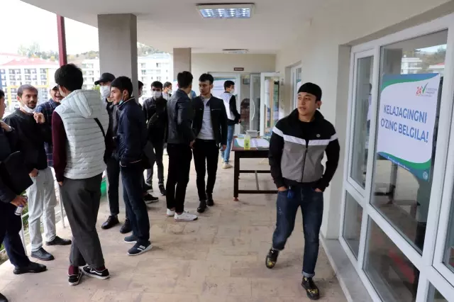 Özbekistan'daki cumhurbaşkanlığı seçimleri için oy kullanılıyor