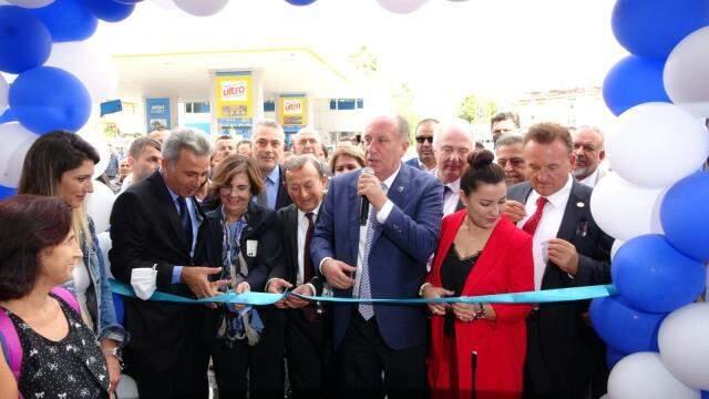 Muharrem İnce, kaldırıma oturup öğrenciyle fizik sorusu çözdü