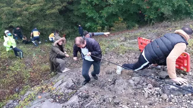 Son dakika: Samsun'da yolcu otobüsü 150 metreden dereye yuvarlandı: Ölü ve yaralılar var