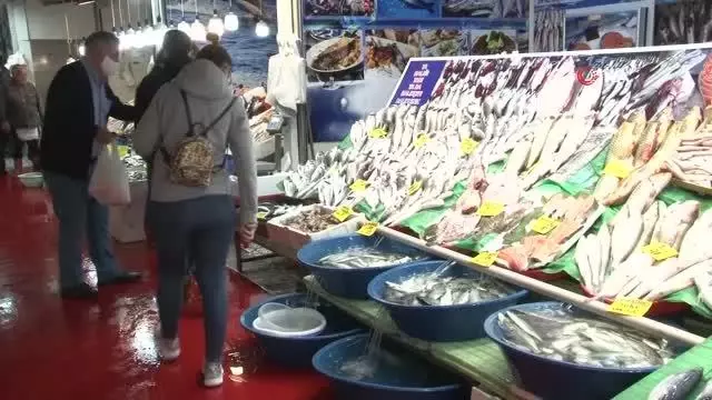 Tezgahta bolluğu ile dikkat çeken lüfere ilgi azalmıyor