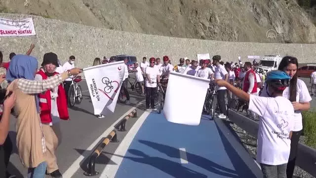 Türk ve Suriyeliler kardeşlik için pedalla sloganıyla bisiklet sürdü