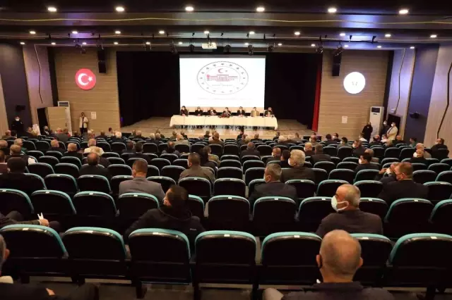 Vali muhtarlarla bir araya geldi
