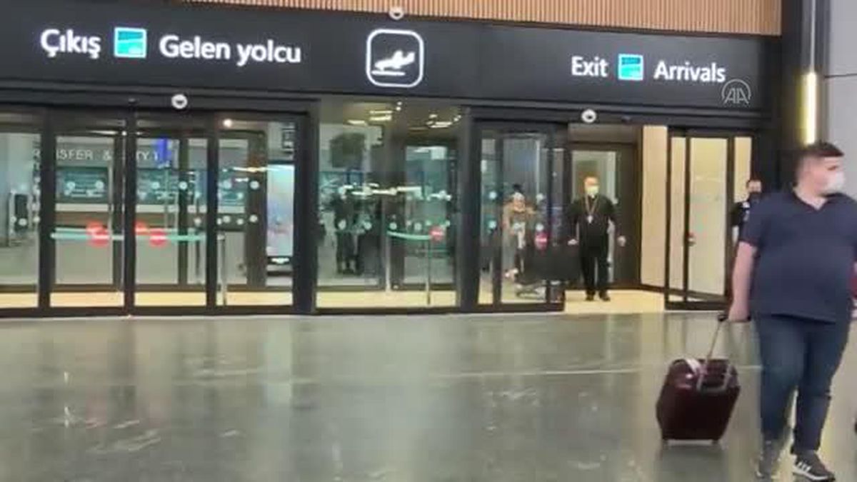 Afganistan'daki son Yahudi Simantov, Türkiye'nin vize vermesiyle İstanbul'a geldi