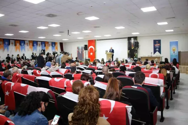 Tayyip Erdoğan dışarıya koza ördü, içeride de onlarla mücadele ediyor ve onlara fırsat sunmuyor