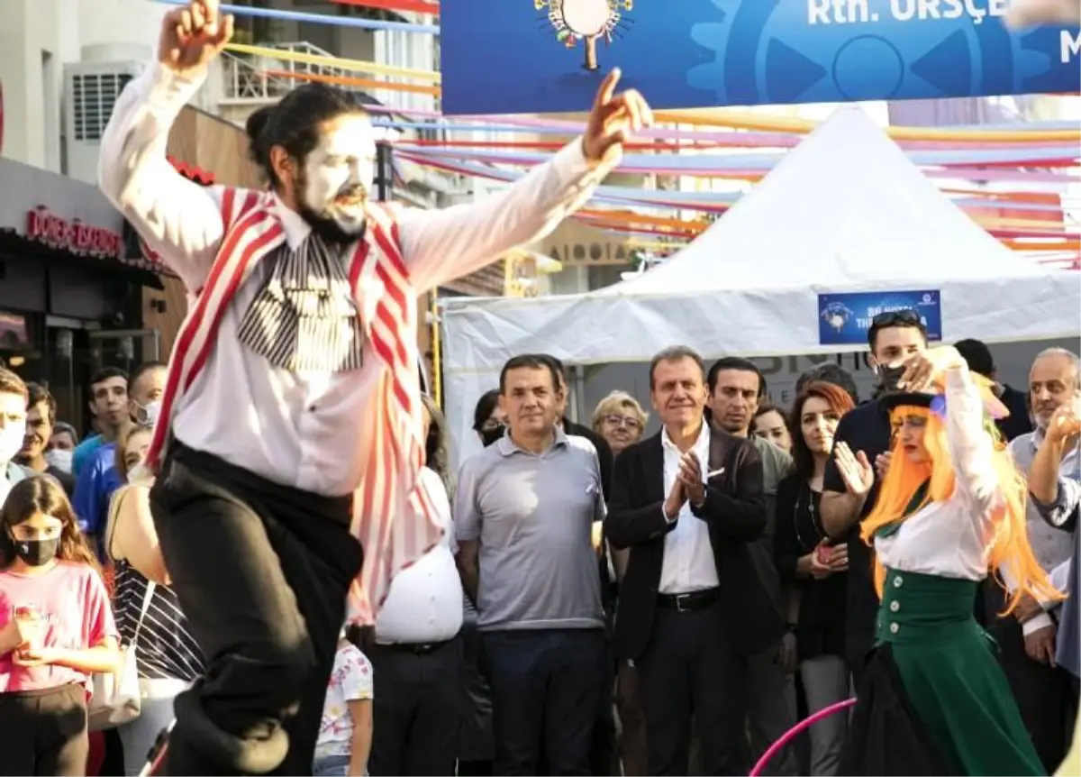 Başkan Seçer, Mersin Kushimoto Sokak Sanatçıları Festivali'ni Gezdi