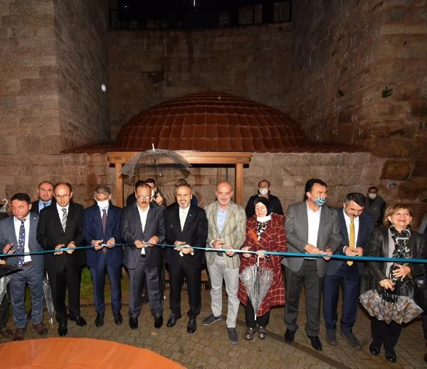 Bursa'da 2 bin 300 yıllık tarihi 'Zindan Kapı' restorasyonun ardından sanata açıldı