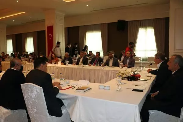 DAVUTOĞLU: BİZİM TEMEL PROGRAMIMIZDA HAK VE ÖZGÜRLÜKLER VAR