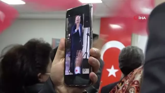 Tayyip Erdoğan dışarıya koza ördü, içeride de onlarla mücadele ediyor ve onlara fırsat sunmuyor
