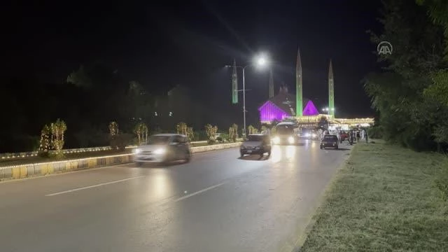İSLAMABAD - Pakistan'da Mevlid kandili hazırlıkları