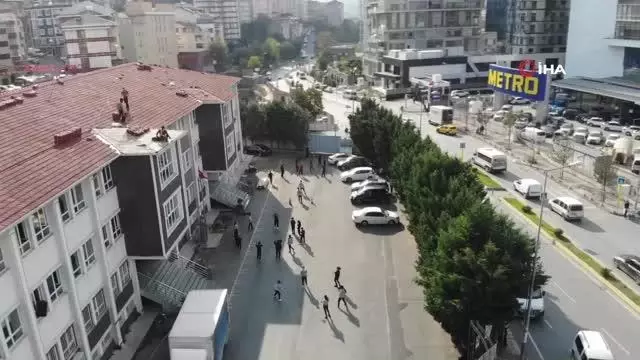 İstanbul'da akılalmaz görüntü: Okulun çatısında güvenlik önlemi olmadan kiremit taşıdılar