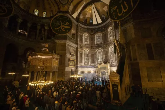 Vatandaşlar camilere akın etti! Tüm Türkiye'de Mevlit Kandili idrak edildi