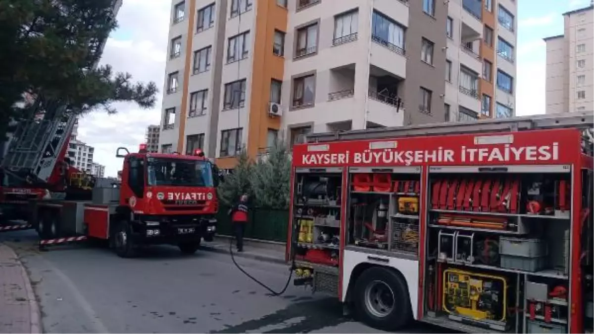 Kayseri'de 13 katlı apartmanda yangın