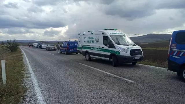 Kazada ölen kızının başından ayrılmayan baba, yürekleri paramparça etti