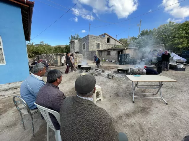 Kırsal mahallenin kadın muhtarı girişimci ev hanımlarıyla kalkınmanın öncüsü oluyor
