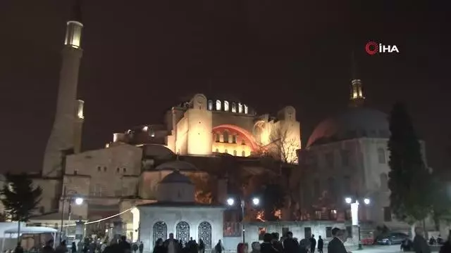 Mevlid Kandili sebebiyle vatandaşlar Ayasofya-i Kebir Cami-i Şerif'e akın etti