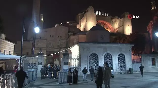 Mevlid Kandili sebebiyle vatandaşlar Ayasofya-i Kebir Cami-i Şerif'e akın etti