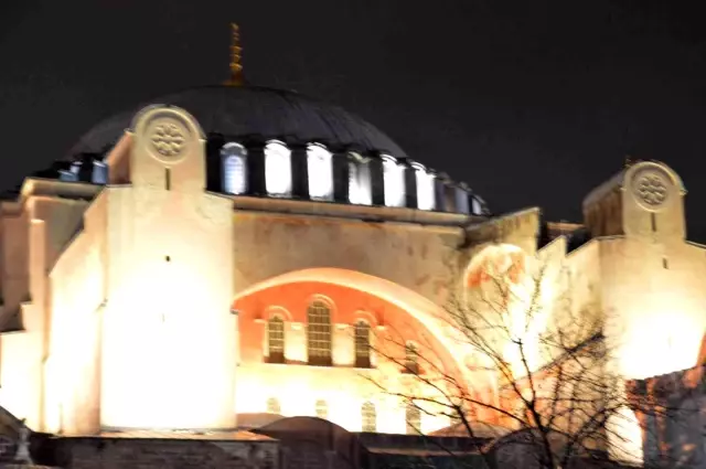 Mevlid Kandili sebebiyle vatandaşlar Ayasofya-i Kebir Cami-i Şerif'e akın etti