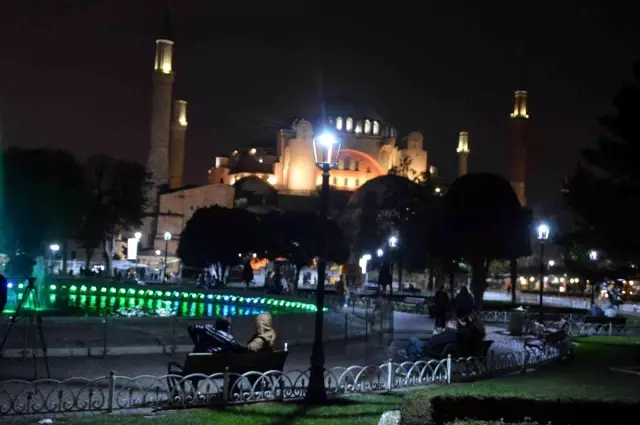 Mevlid Kandili sebebiyle vatandaşlar Ayasofya-i Kebir Cami-i Şerif'e akın etti