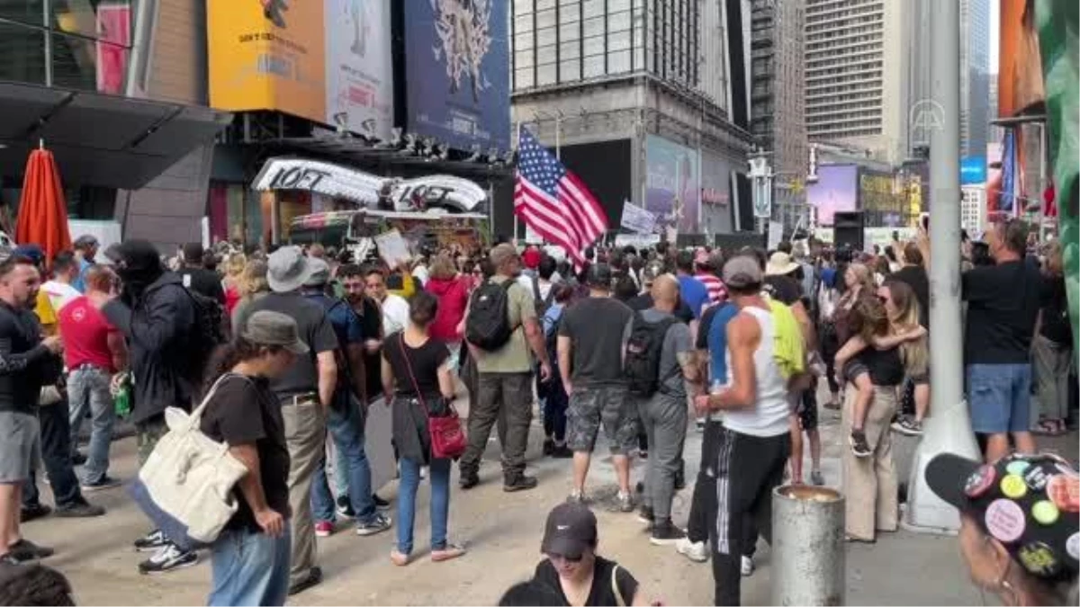 New York'ta aşı zorunluluğuna karşı protesto düzenlendi
