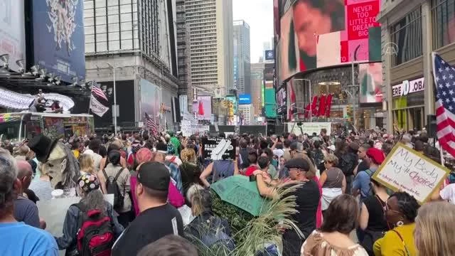 New York'ta aşı zorunluluğuna karşı protesto düzenlendi