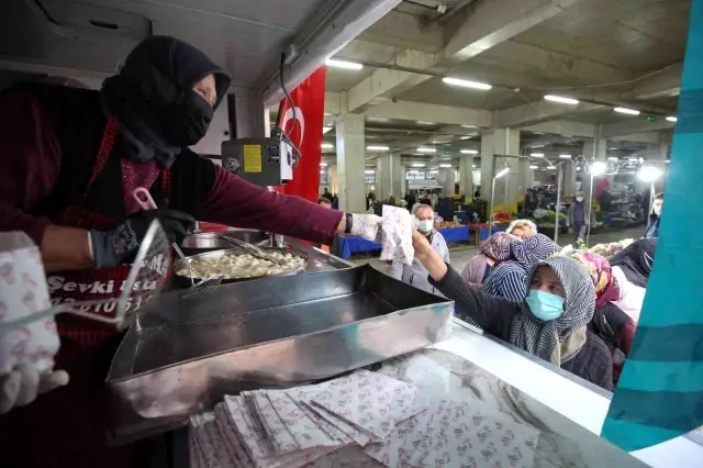 Nilüfer'de Mevlit Kandili'nde vatandaşlara lokma ikramı