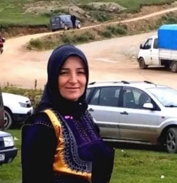 OTOBÜS KAZASINDA ÖLEN 2 KADIN SON YOLCULUKLARINA UĞURLANDI