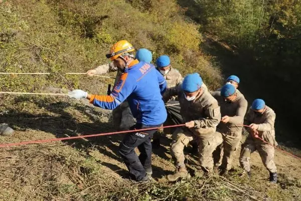 OTOBÜS KAZASINDA ÖLEN 2 KADIN SON YOLCULUKLARINA UĞURLANDI