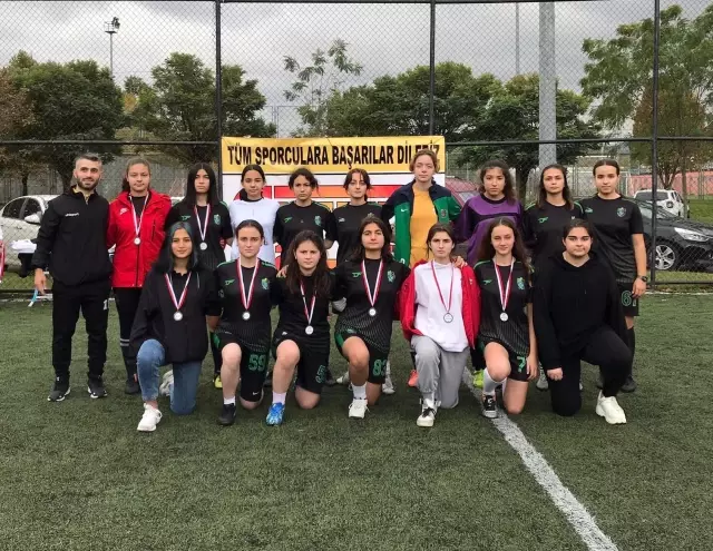 (Özel haber) Meşin yuvarlığın peşinde erkeklere taş çıkardılar
