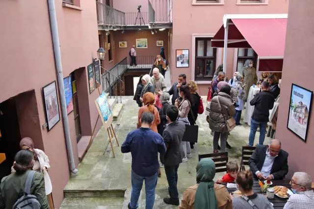 Ressam Ahmet Öğreten'in sulu boya standı İstanbul Tasarım Merkezi'nde açıldı