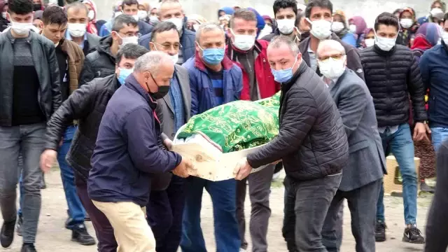 Samsun'daki otobüs kazasında hayatını kaybeden 2 kadın son yolculuğuna uğurlandı