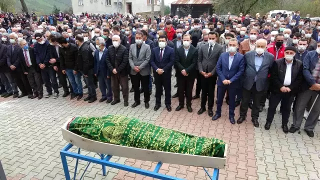 Samsun'daki otobüs kazasında hayatını kaybeden 2 kadın son yolculuğuna uğurlandı