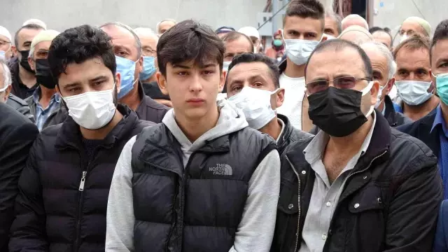 Samsun'daki otobüs kazasında hayatını kaybeden 2 kadın son yolculuğuna uğurlandı