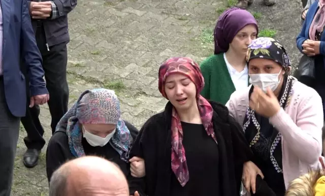 Samsun'daki otobüs kazasında hayatını kaybeden 2 kadın son yolculuğuna uğurlandı