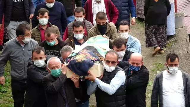 Samsun'daki otobüs kazasında hayatını kaybeden 2 kadın son yolculuğuna uğurlandı