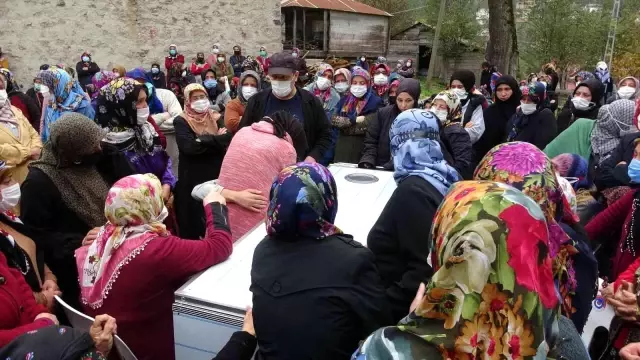 Samsun'daki otobüs kazasında hayatını kaybeden 2 kadın son yolculuğuna uğurlandı