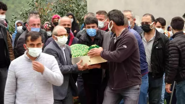Samsun'daki otobüs kazasında hayatını kaybeden 2 kadın son yolculuğuna uğurlandı